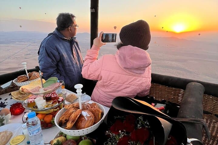 Vol en montgolfière au-dessus des montagnes de l'Atlas au départ de Marrakech, avec petit-déjeuner berbère et promenade à dos de chameau dans le désert